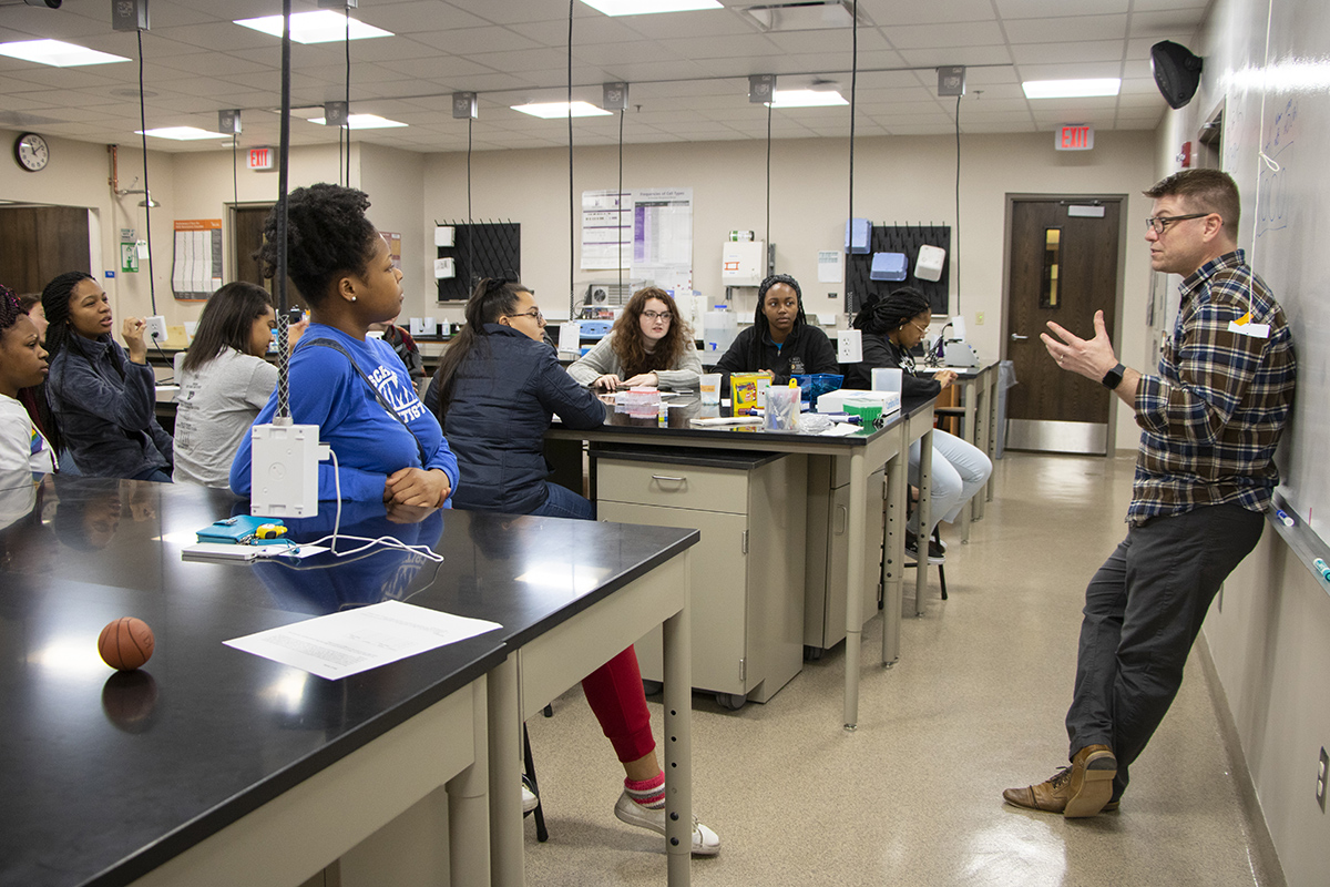 Jack Treml, professor of practice and program director for KUEC's biotechnology program, speaks to visiting students from Ruskin High School at KUEC's biotech day of science.