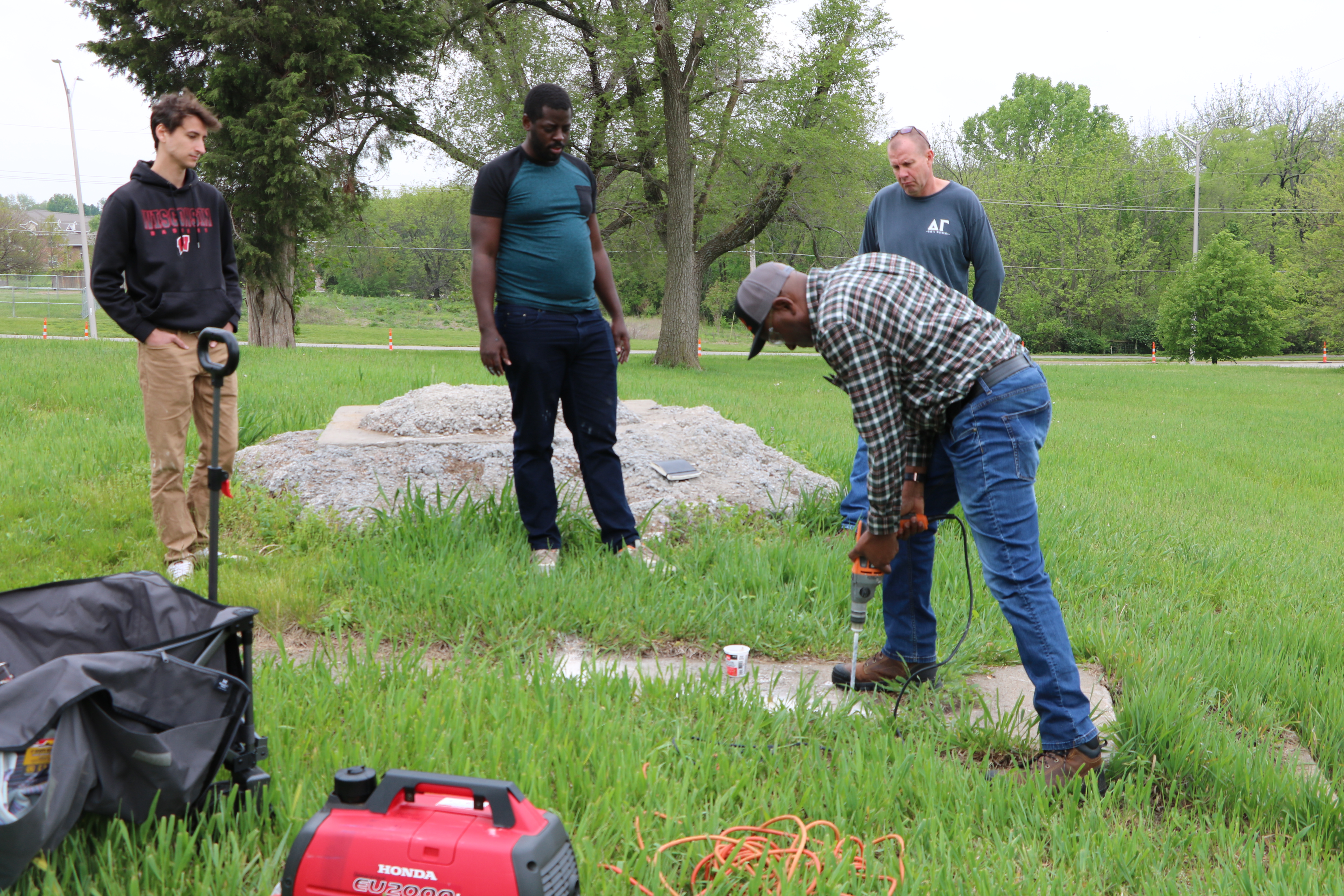 Students work in the field. 