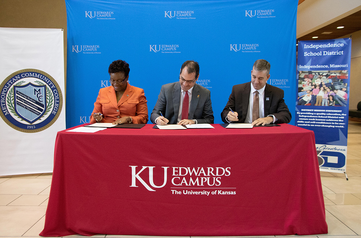 (From left) Metropolitan Community College Chancellor Kimberly Beatty, KUEC Vice Chancellor David Cook and Independence School District (ISD) Superintendent Dale Herl sign a proclamation of intent for a new Degree in 3 partnership on May 6 at the KU Edwards Campus. High school students in ISD will be able to earn a bachelor’s degree from KU in only three years.